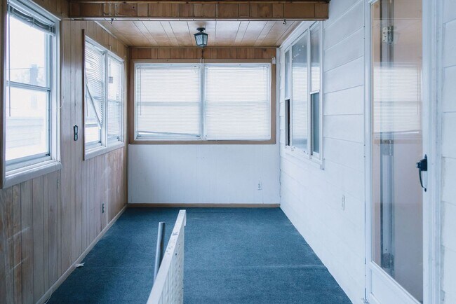 Building Photo - 114 Thompson St