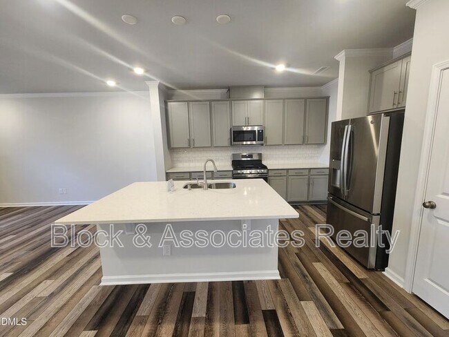 Building Photo - 328 Deercroft Dr
