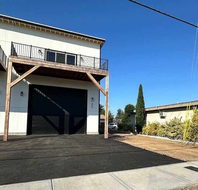 Foto del edificio - Brand New 3 Bedroom Hubbard Duplex with Ex...