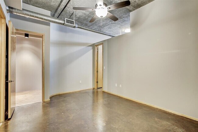 Building Photo - 505 Bastrop St