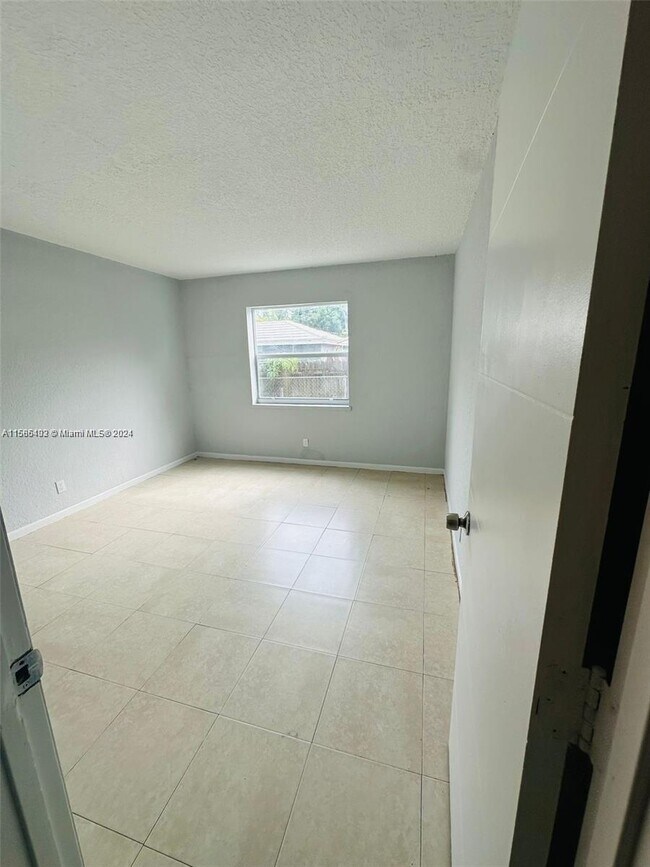 Foto del edificio - 5 NE 16th Ct