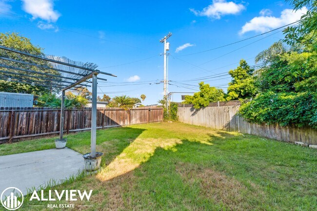 Foto del edificio - 34602 Calle Rosita