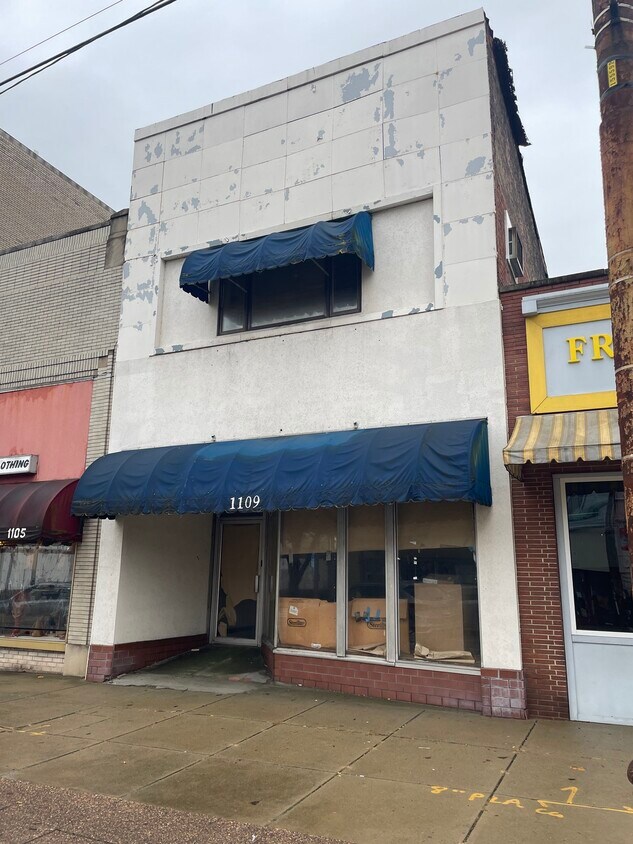 Primary Photo - 1109 7th Avenue, Unit 1-REAR