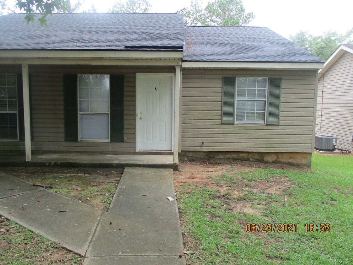 Primary Photo - 1009 University St