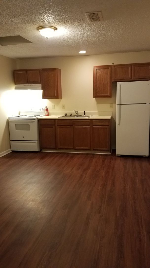 Building Photo - One Bedroom , One Bath Apartment For Rent