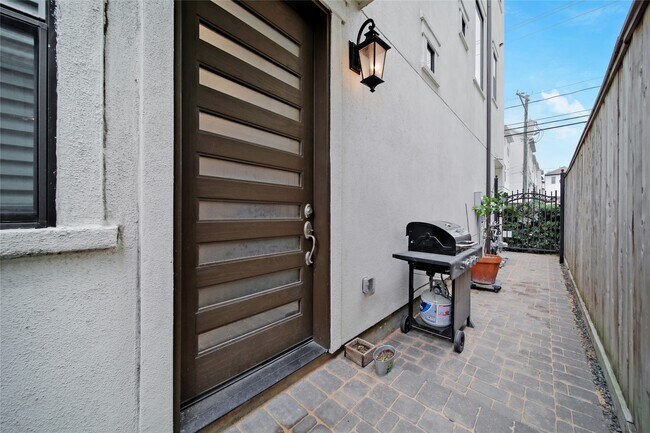 Foto del edificio - 5703 Kansas St