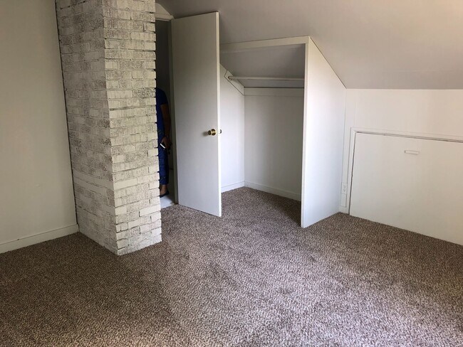 Foto del edificio - Campus 4 bedroom Available in December