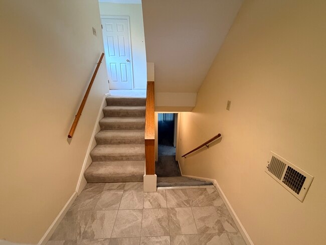 Stairs at the enterance - 40 Crossroads Ln