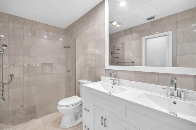 Foto del edificio - 3441 N Hills Dr
