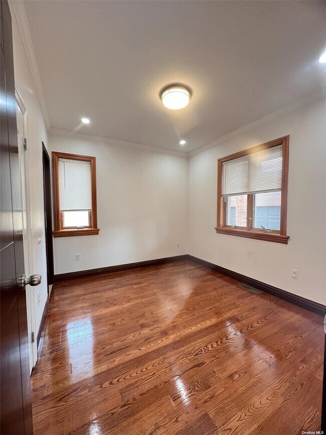 Foto del edificio - 196-32 45th Ave