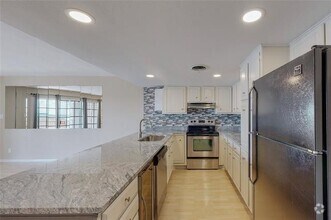 Building Photo - 426 Yacht Club Dr