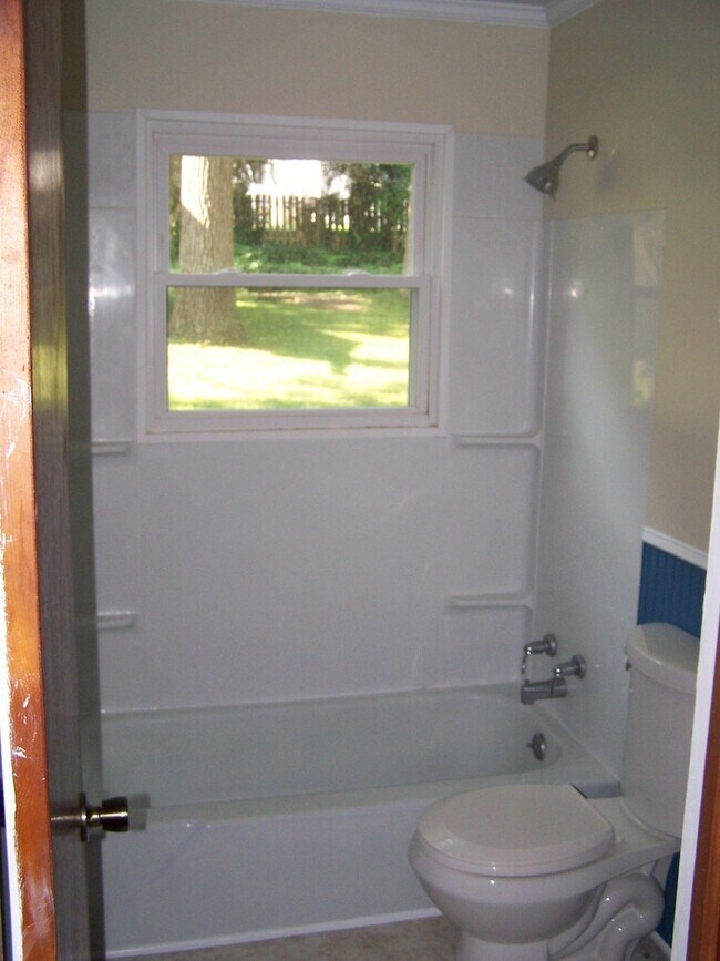 Building Photo - 3BR/1BA Home Near UNCSA, Washington Park N...
