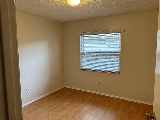 Foto del edificio - 4010 Woodsong Dr