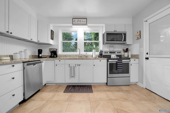 Building Photo - 619 Graycroft Dr SW