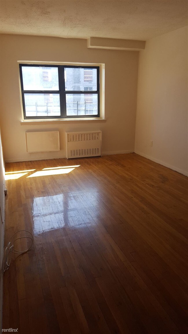 Foto del edificio - 1 br, 1 bath  - 2875 Bainbridge Ave