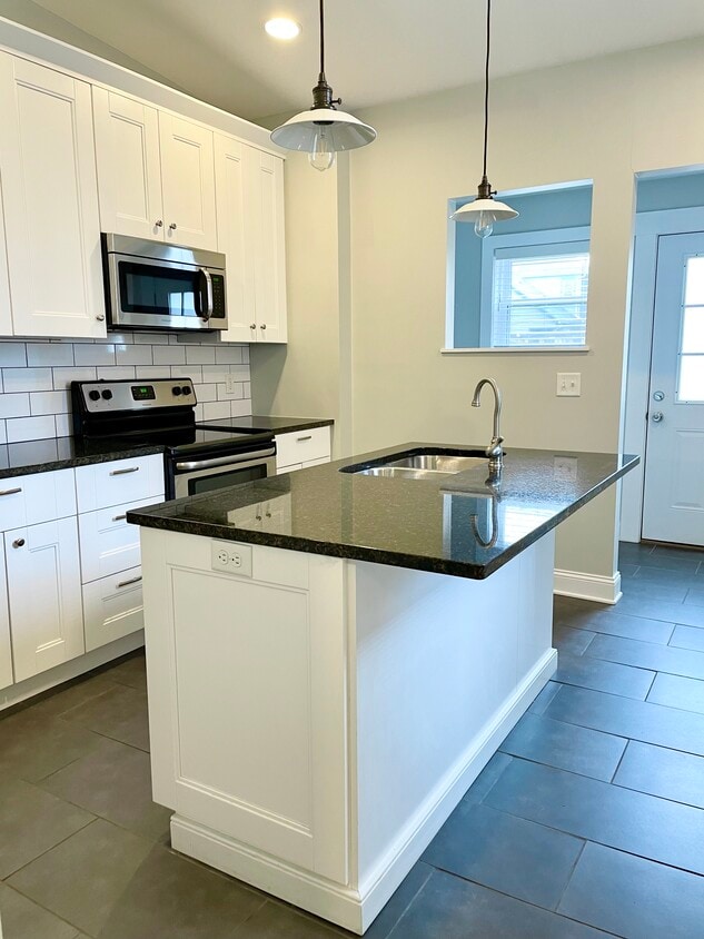 Foto principal - 556 Bradley St