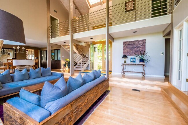 Foto del edificio - 102 Canyon Cir W