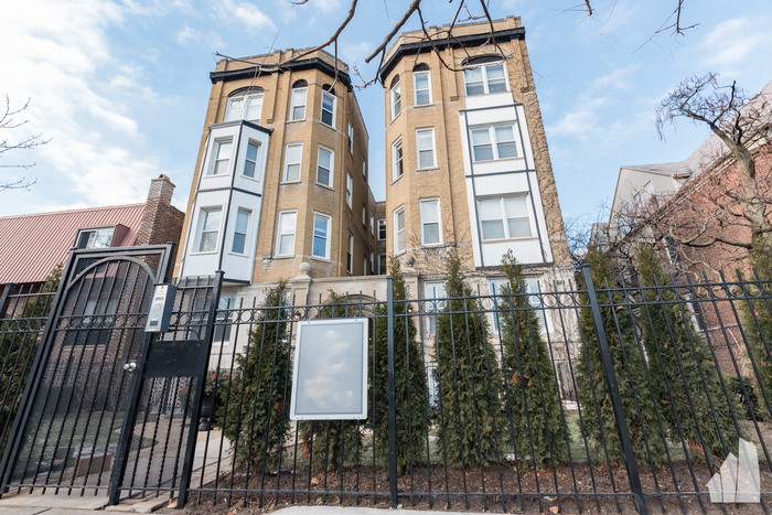 Primary Photo - Home-Like Garden in Lincoln Park