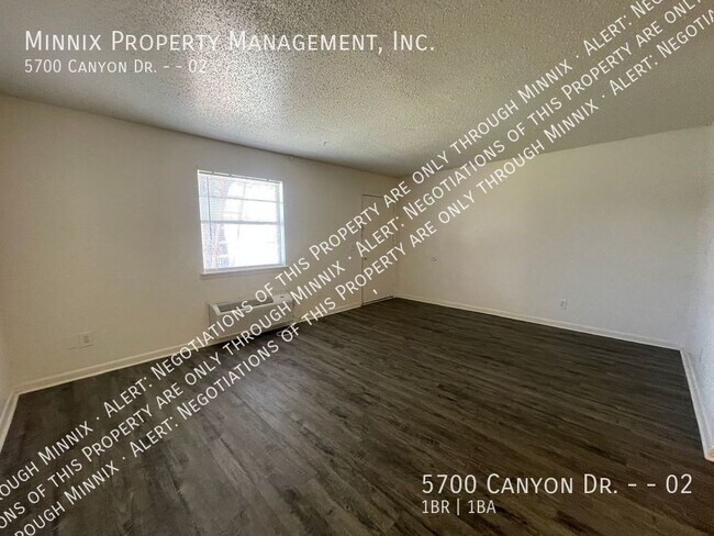 Foto del edificio - 5700 Canyon Dr. -