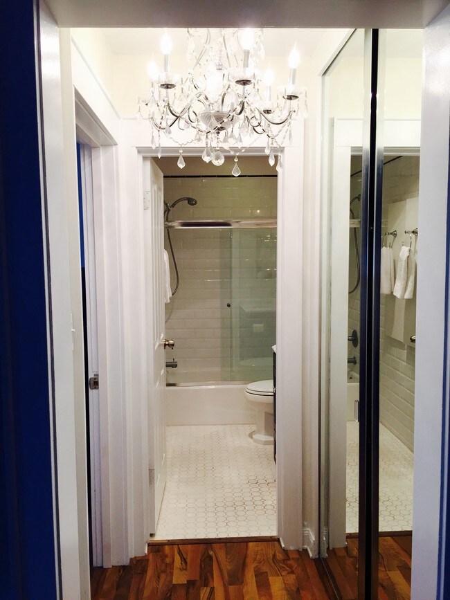 hallway - 960 Larrabee St