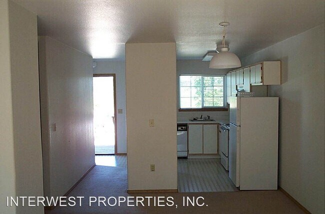 Building Photo - 3005 S Troutdale Rd