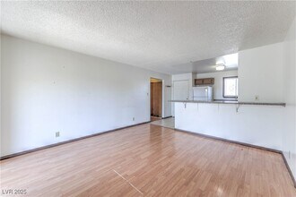 Building Photo - 5404 S Swenson St