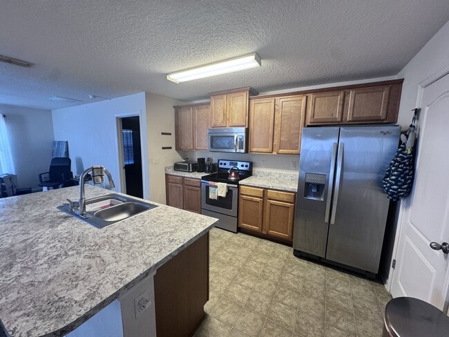 Foto del edificio - 15373 Bareback Dr