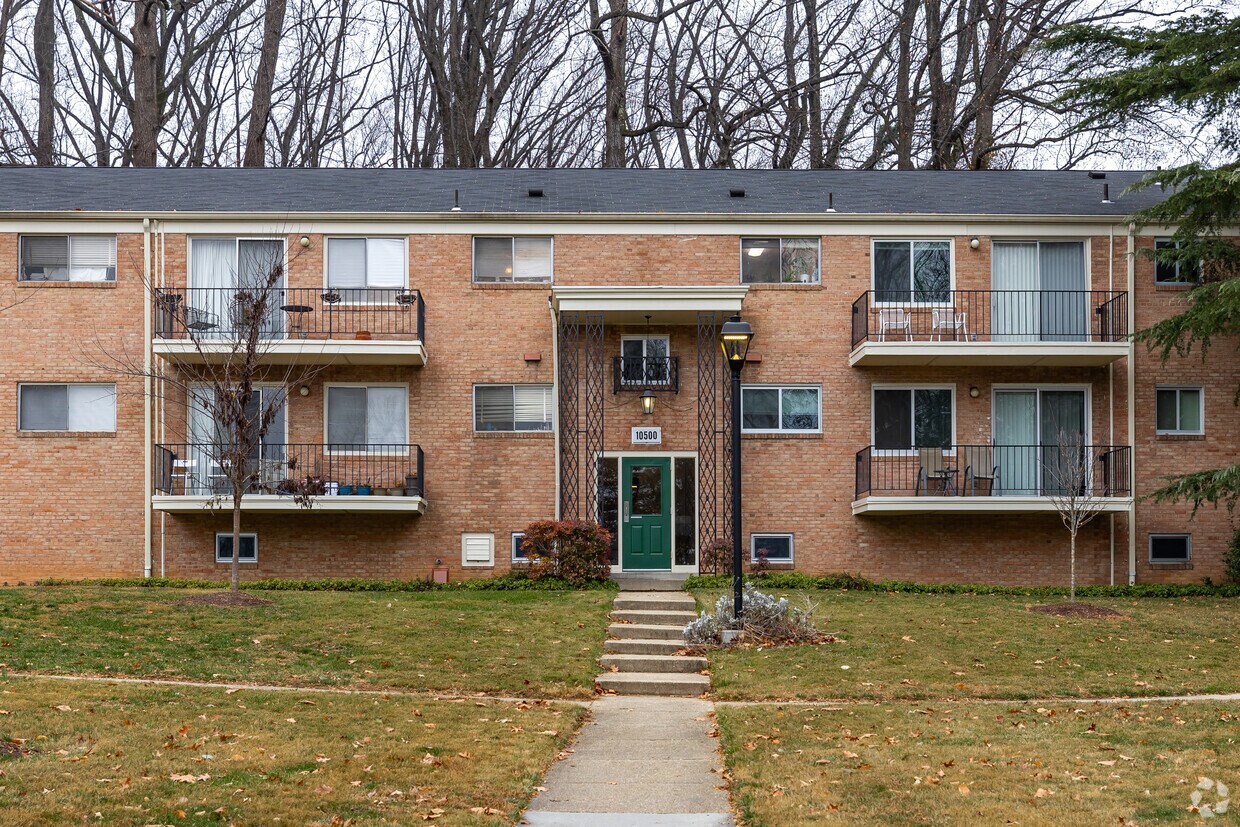 10520 Montrose Ave - Parkside Condominium