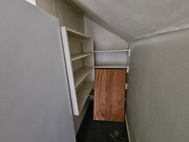 Foto del edificio - 628-630 Brandon St