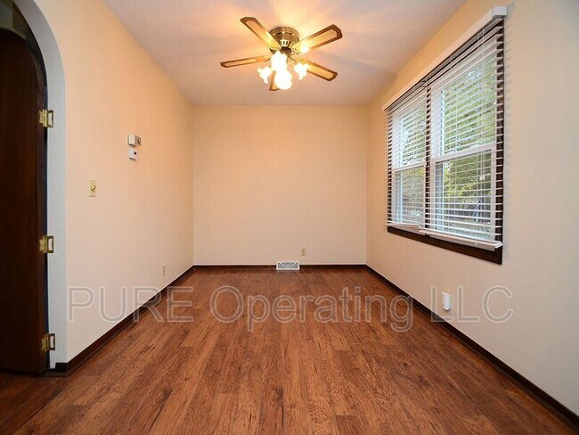 Building Photo - 5723 S 152nd St