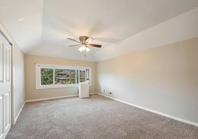 Foto del edificio - 8756 Sproat Ave