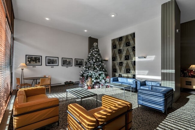 Building Photo - Sun-Filled, Top Floor L Shaped Studio In M...