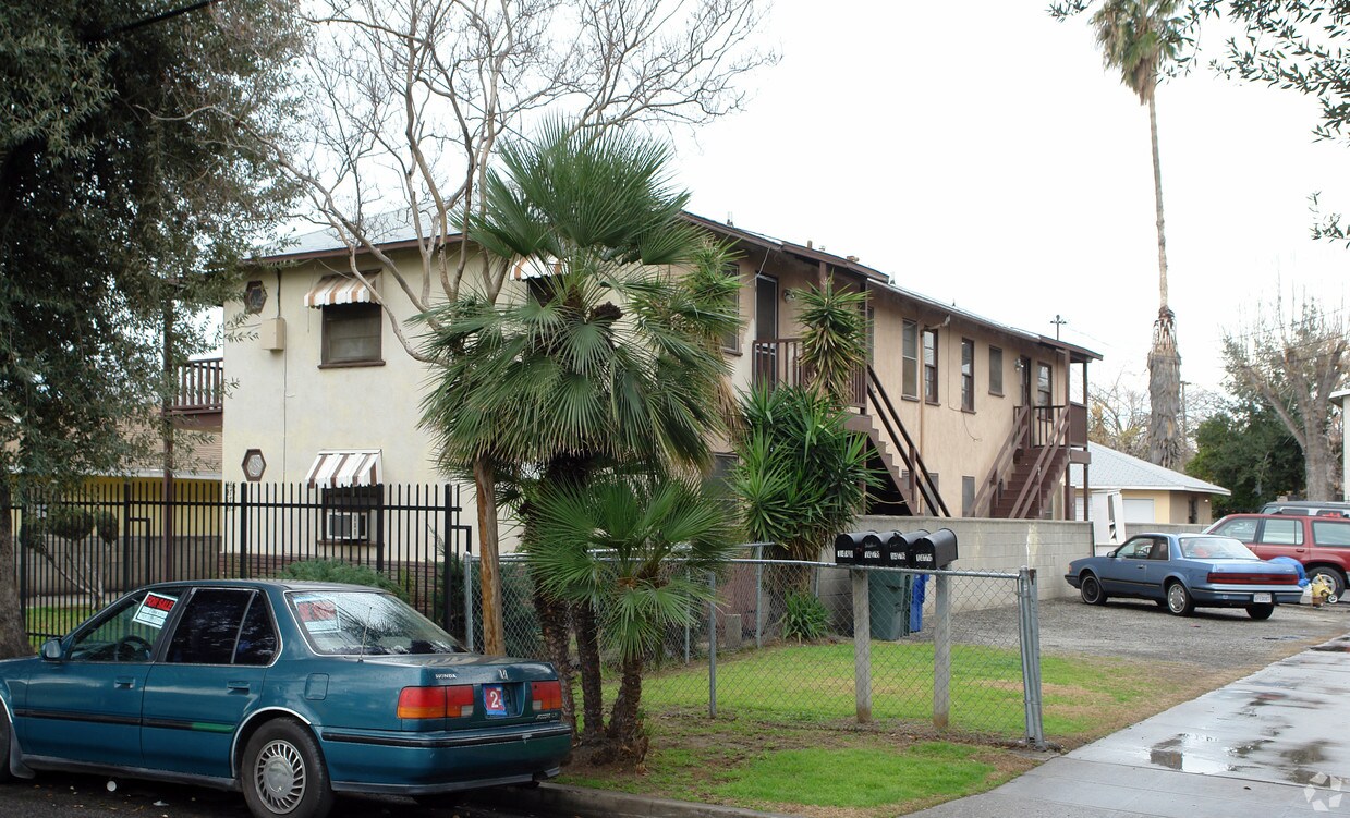 Building Photo - 1468-1472 1/2 N Sepulveda Ave