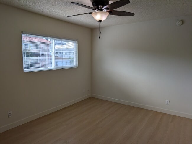 Building Photo - 11927 Iowa Ave