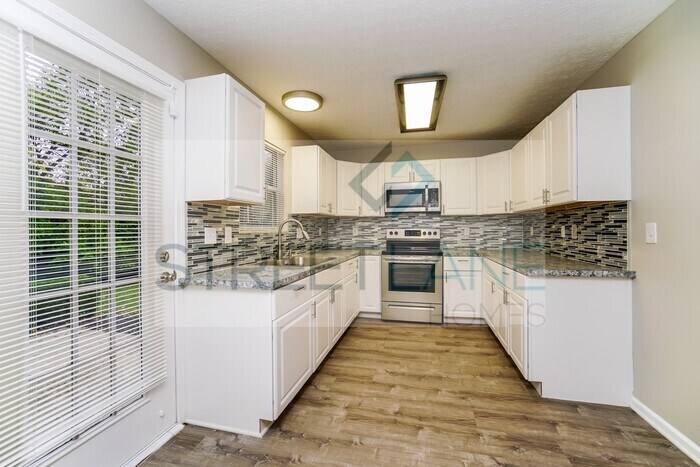 Foto del edificio - REDUCED!- Now offering $500 off first full...