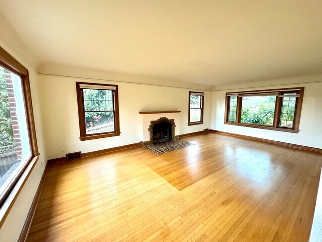 Foto del edificio - Timeless 4 bed brick tudor with modern com...