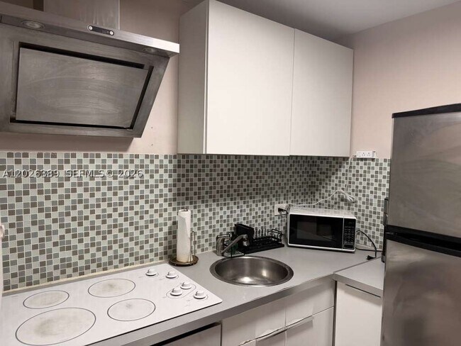 Foto del edificio - 7904 West Dr