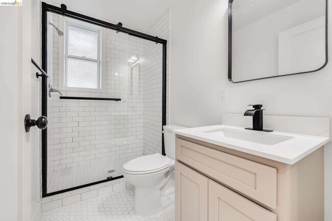 Foto del edificio - 1240 E 12th St