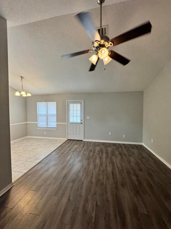 Foto del edificio - 129 Oak Terrace Dr