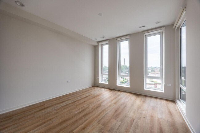 Building Photo - 6340 W Belmont Ave