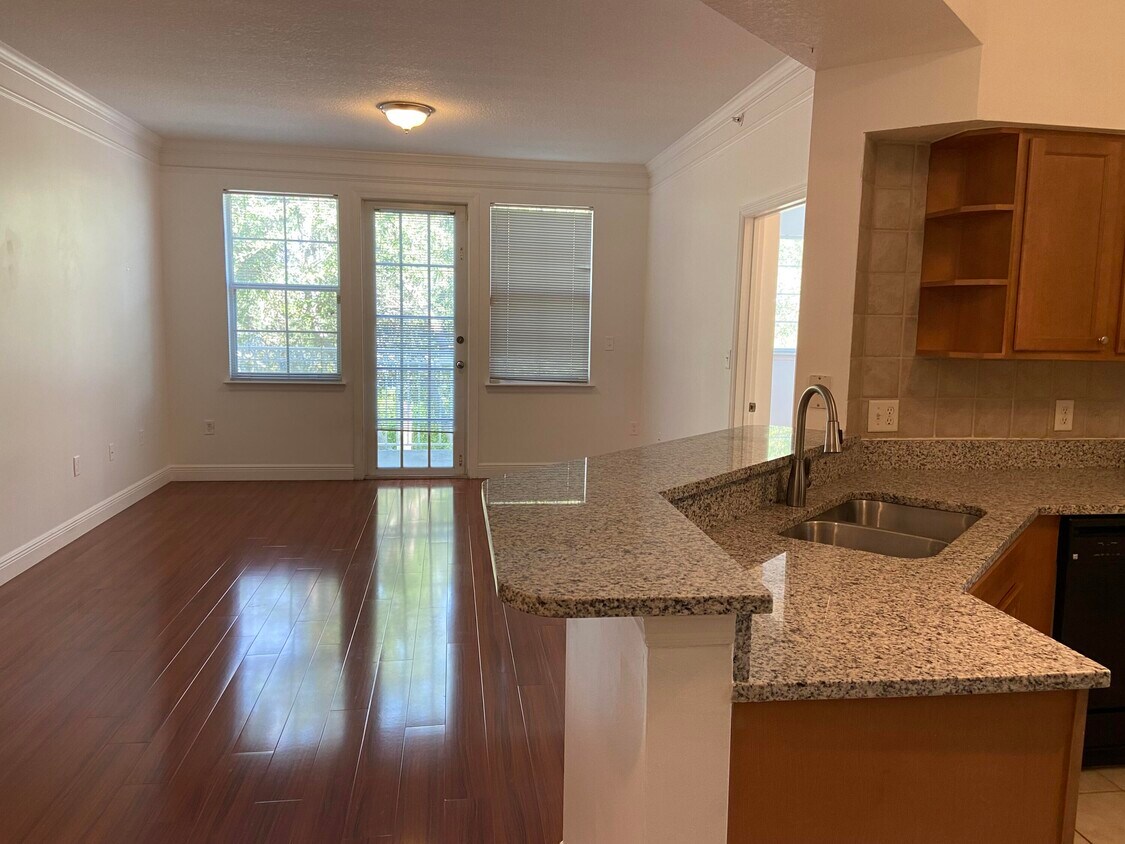 Foto principal - 9825 Baywinds Blvd