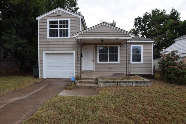 Building Photo - 1804 Hampton Dr