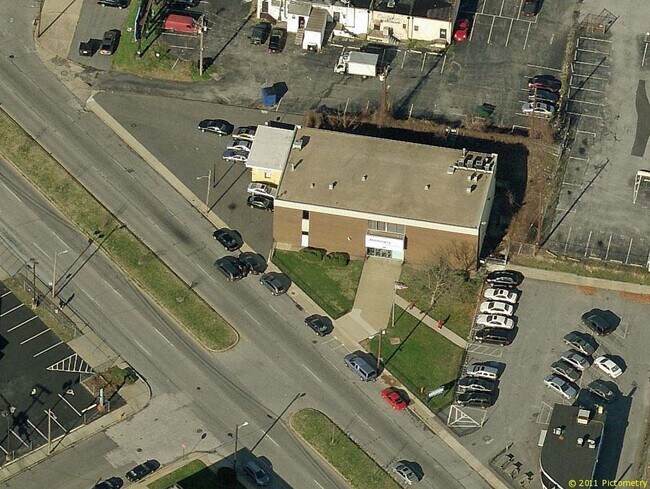 Building Photo - 535 Dundalk Ave