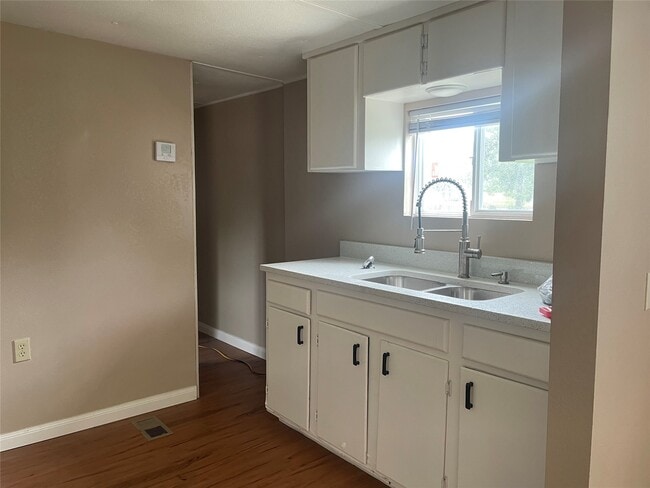 Foto del edificio - 2214 Myra St