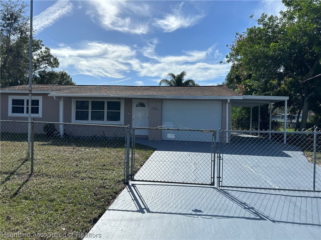 Primary Photo - 1205 Sunset Dr