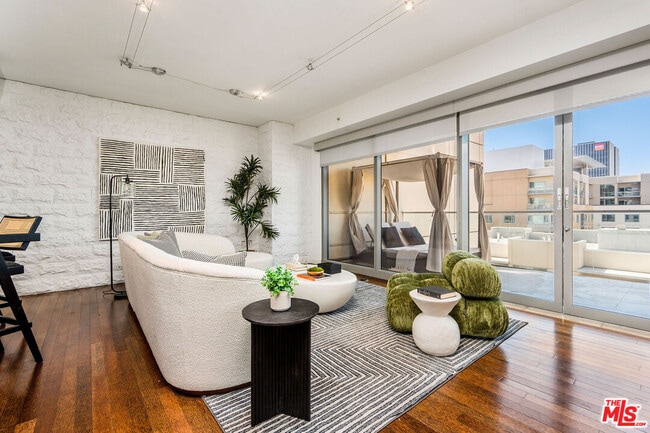 Building Photo - 6250 Hollywood Blvd