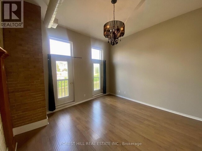 Photo du bâtiment - 18 Water St N