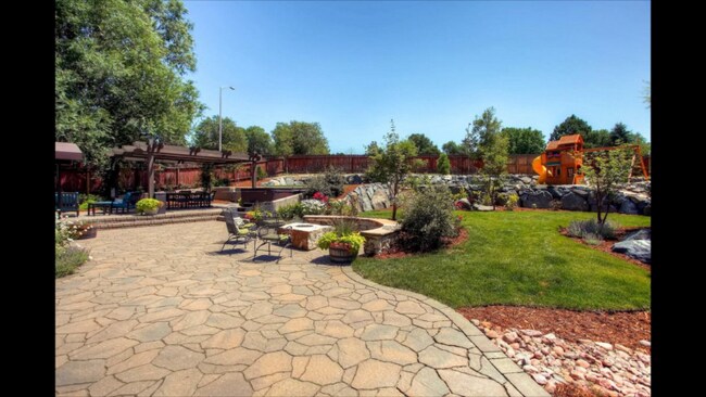 Building Photo - 2785 Maroon Bells Ave
