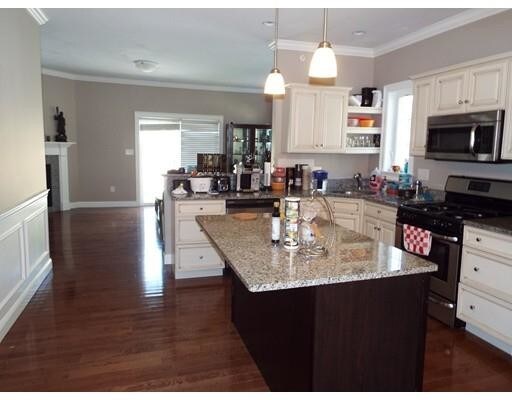 Building Photo - 601 Crystal Way