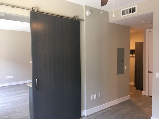 Building Photo - 1 br, 1 bath Apartment - 1101 Holman St 4112